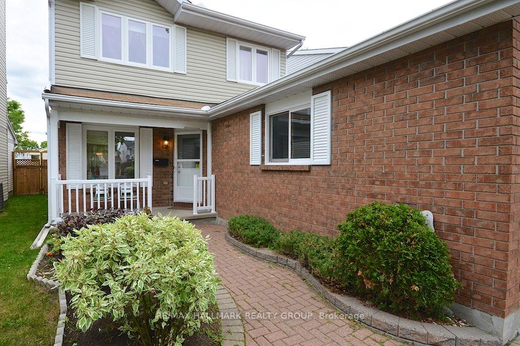 Photo 3 of 42 Saddle Crescent, Ottawa, Hunt Club Park — HOMEH