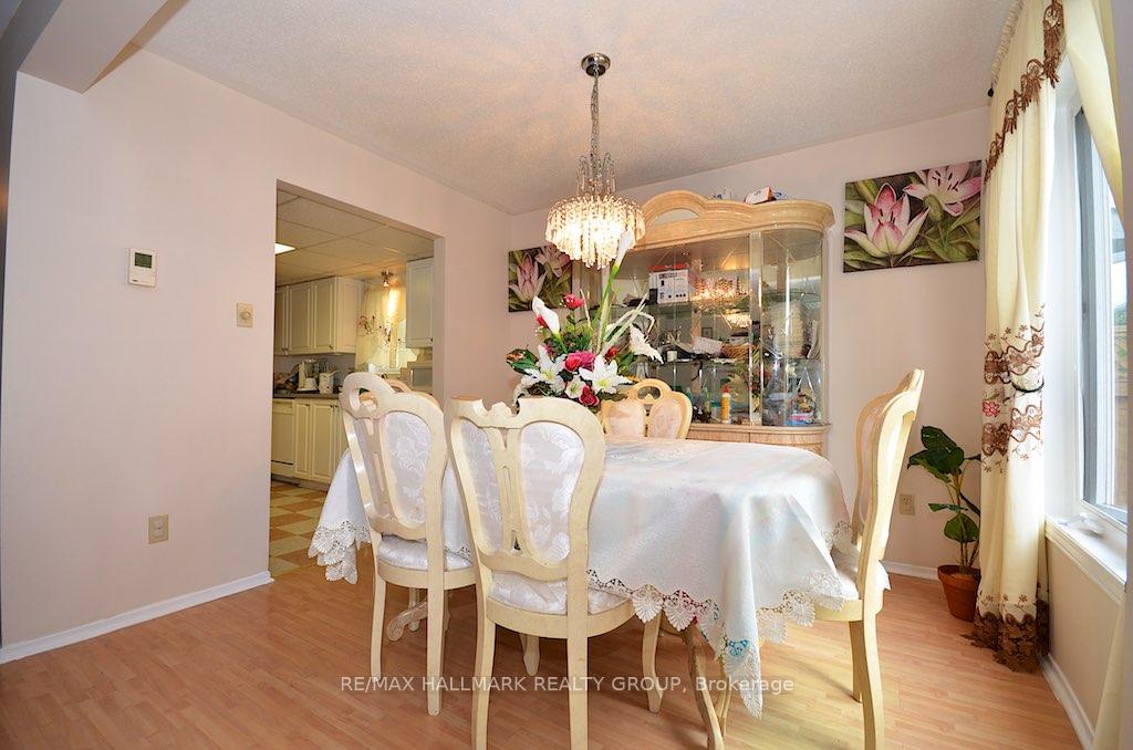 Photo 9 of 42 Saddle Crescent, Ottawa, Hunt Club Park — HOMEH