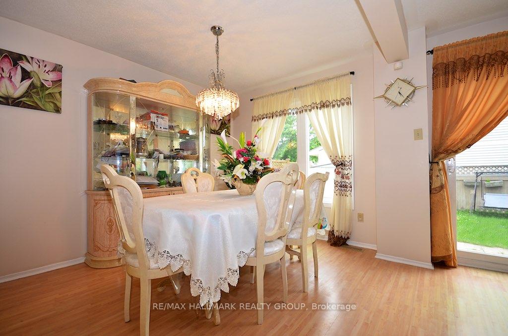 Photo 10 of 42 Saddle Crescent, Ottawa, Hunt Club Park — HOMEH
