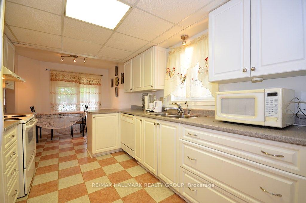 Photo 13 of 42 Saddle Crescent, Ottawa, Hunt Club Park — HOMEH