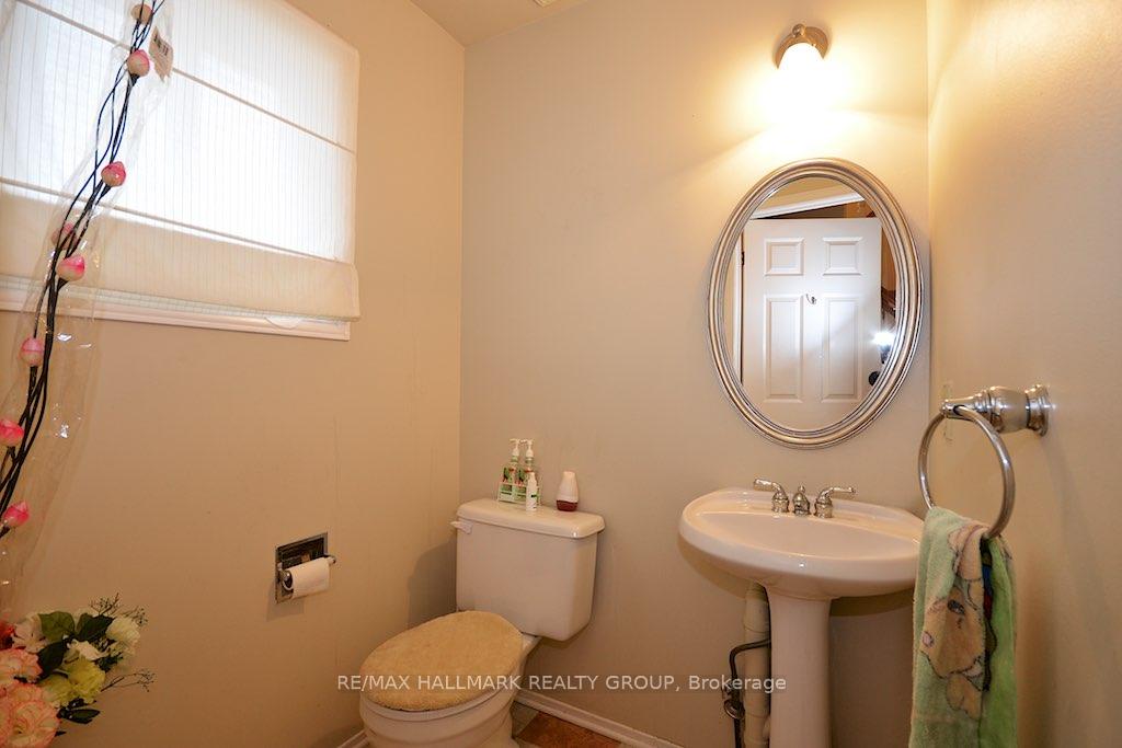 Photo 17 of 42 Saddle Crescent, Ottawa, Hunt Club Park — HOMEH