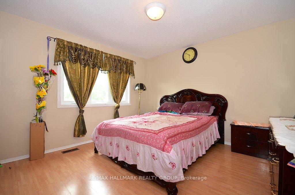 Photo 19 of 42 Saddle Crescent, Ottawa, Hunt Club Park — HOMEH