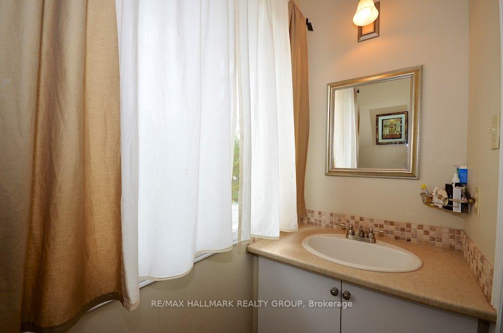 Photo 21 of 42 Saddle Crescent, Ottawa, Hunt Club Park — HOMEH