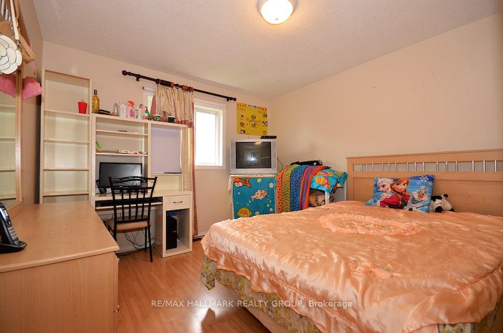 Photo 22 of 42 Saddle Crescent, Ottawa, Hunt Club Park — HOMEH