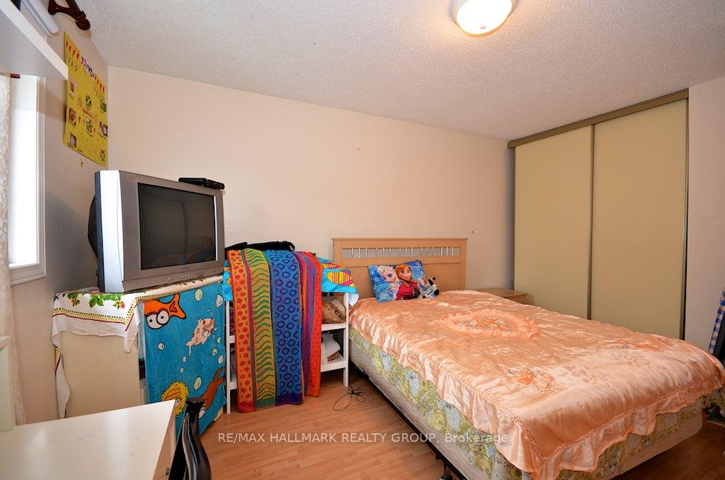 Photo 23 of 42 Saddle Crescent, Ottawa, Hunt Club Park — HOMEH