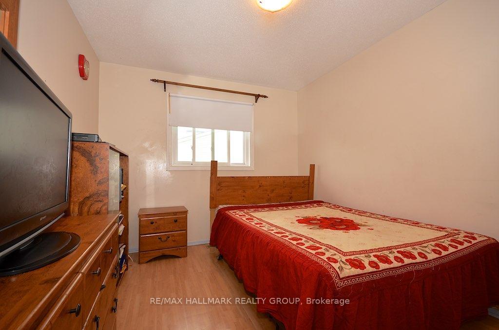 Photo 25 of 42 Saddle Crescent, Ottawa, Hunt Club Park — HOMEH