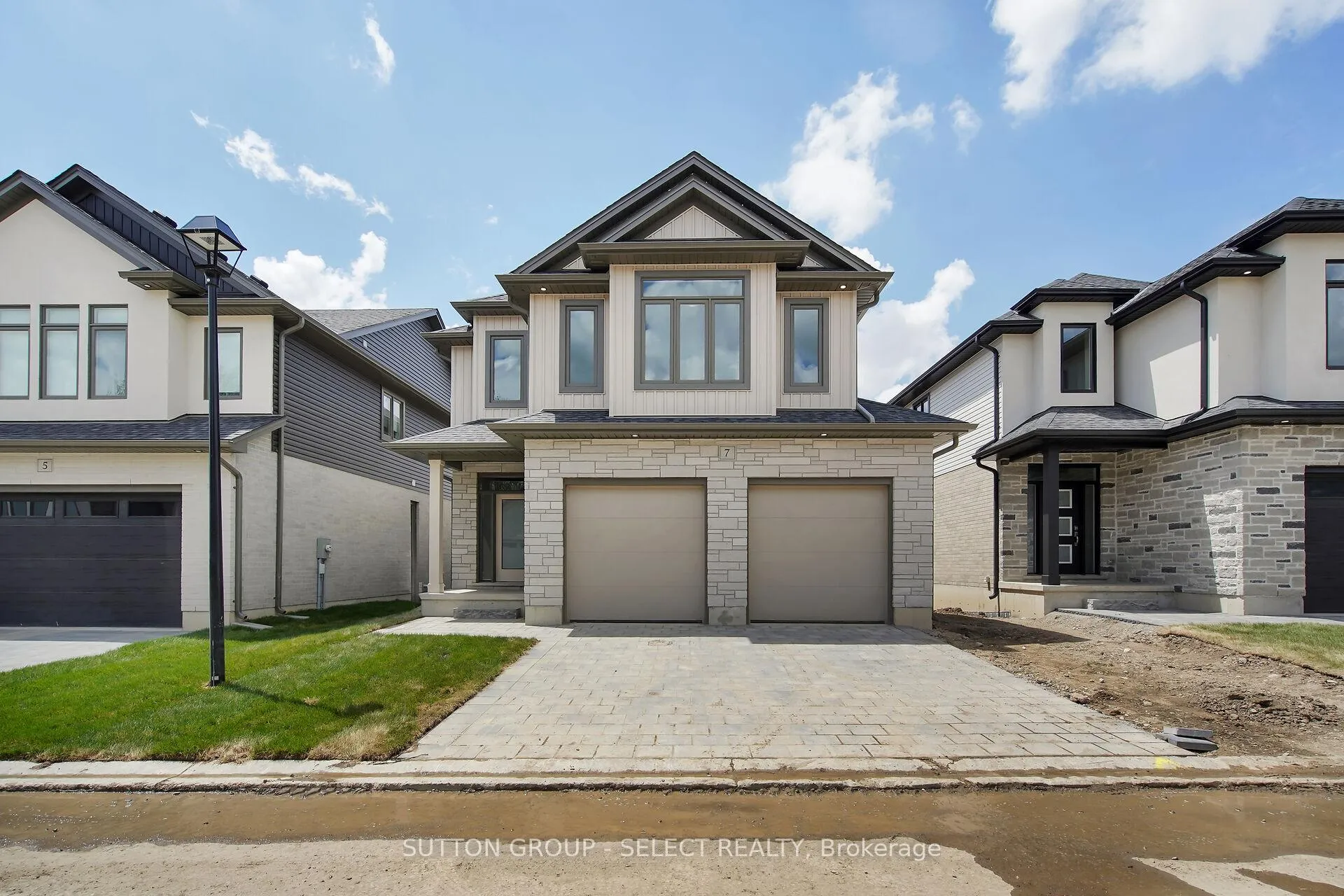 Photo 2 of Unit 17, 7966 Fallon Drive, Lucan Biddulph, Granton — HOMEH