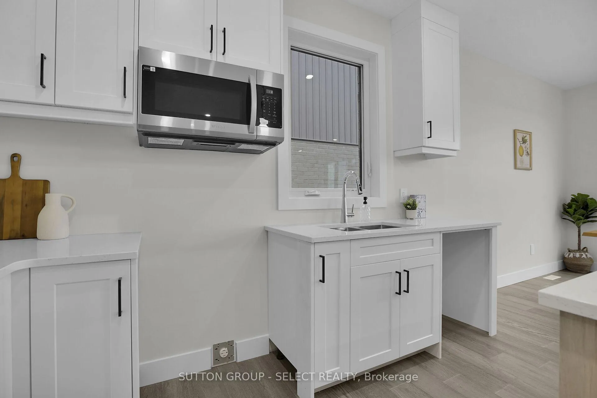 Photo 10 of Unit 17, 7966 Fallon Drive, Lucan Biddulph, Granton — HOMEH