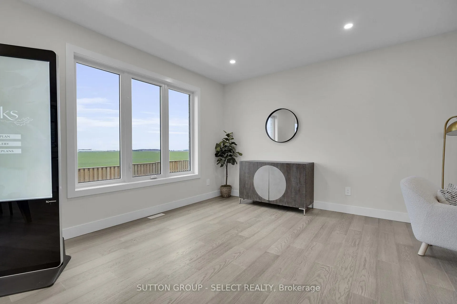 Photo 16 of Unit 17, 7966 Fallon Drive, Lucan Biddulph, Granton — HOMEH
