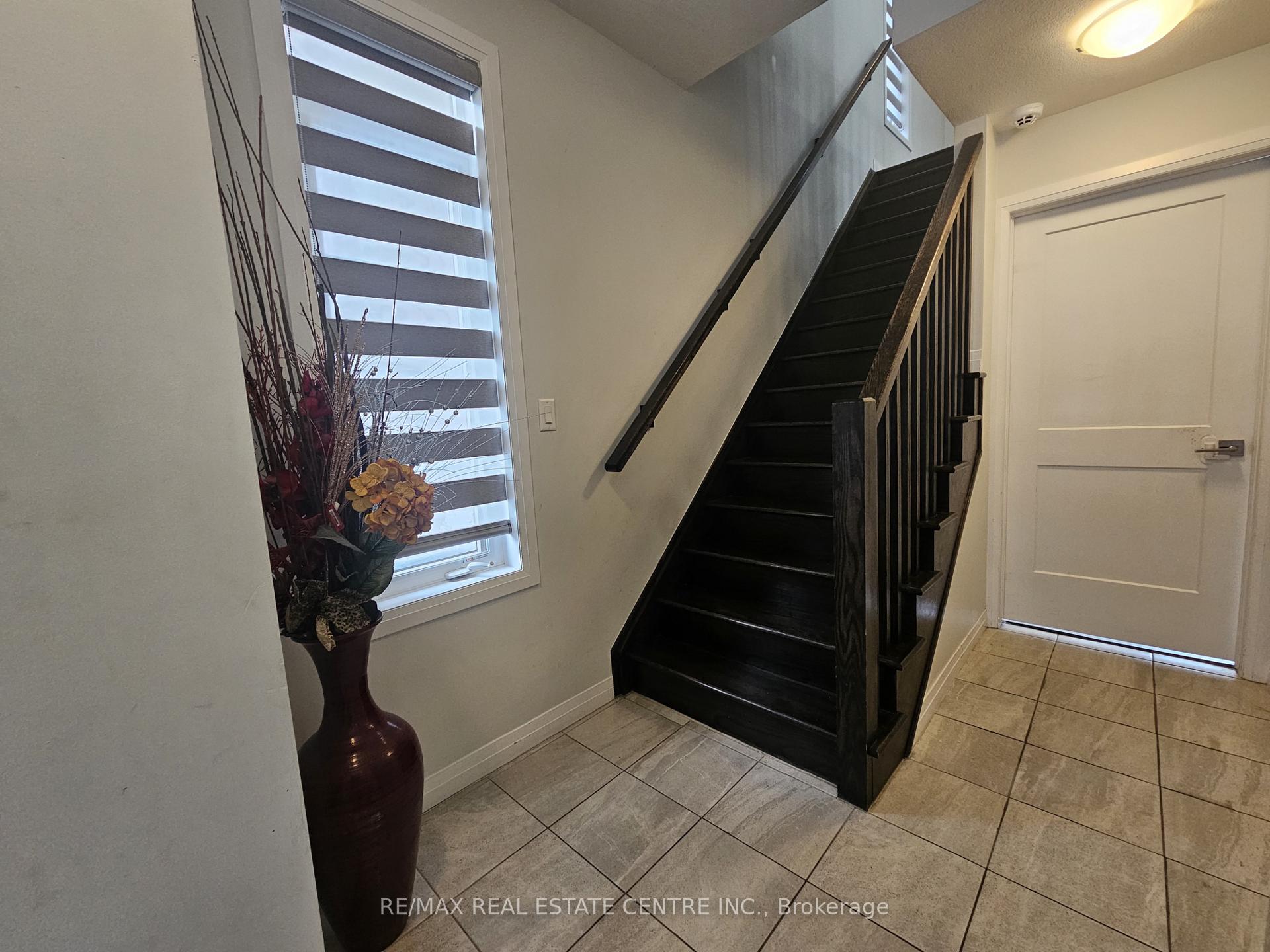 Photo 10 of Unit 213, 30 Times Square Boulevard S, Hamilton, Stoney Creek Mountain — HOMEH