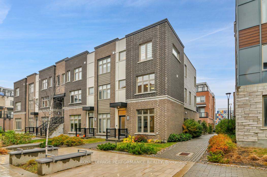 Photo 2 of 215 Makadewa Private, Ottawa, CFB Rockcliffe and Area — HOMEH
