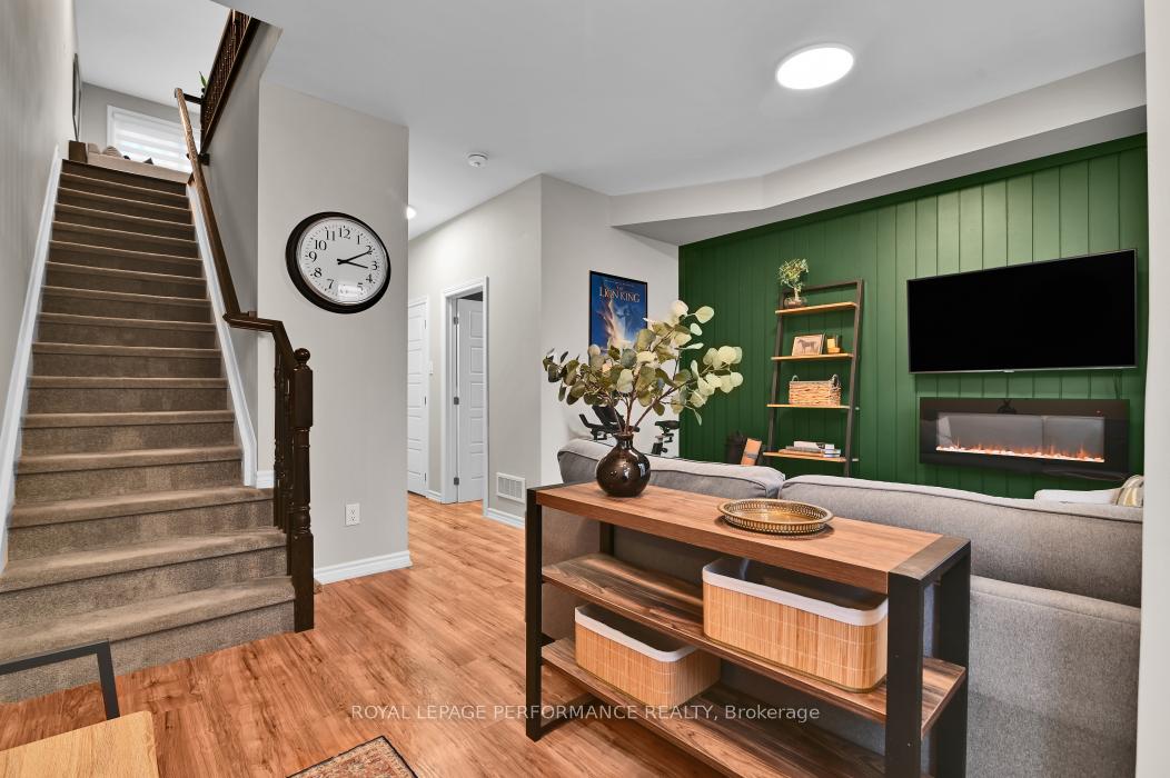 Photo 5 of 215 Makadewa Private, Ottawa, CFB Rockcliffe and Area — HOMEH