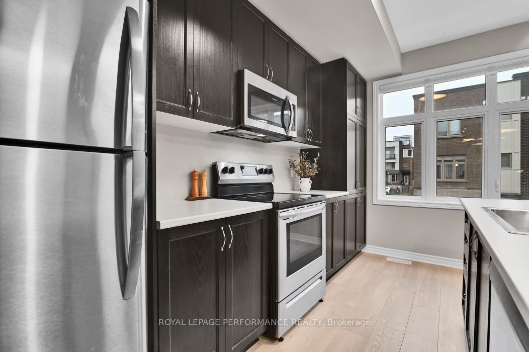 Photo 17 of 215 Makadewa Private, Ottawa, CFB Rockcliffe and Area — HOMEH