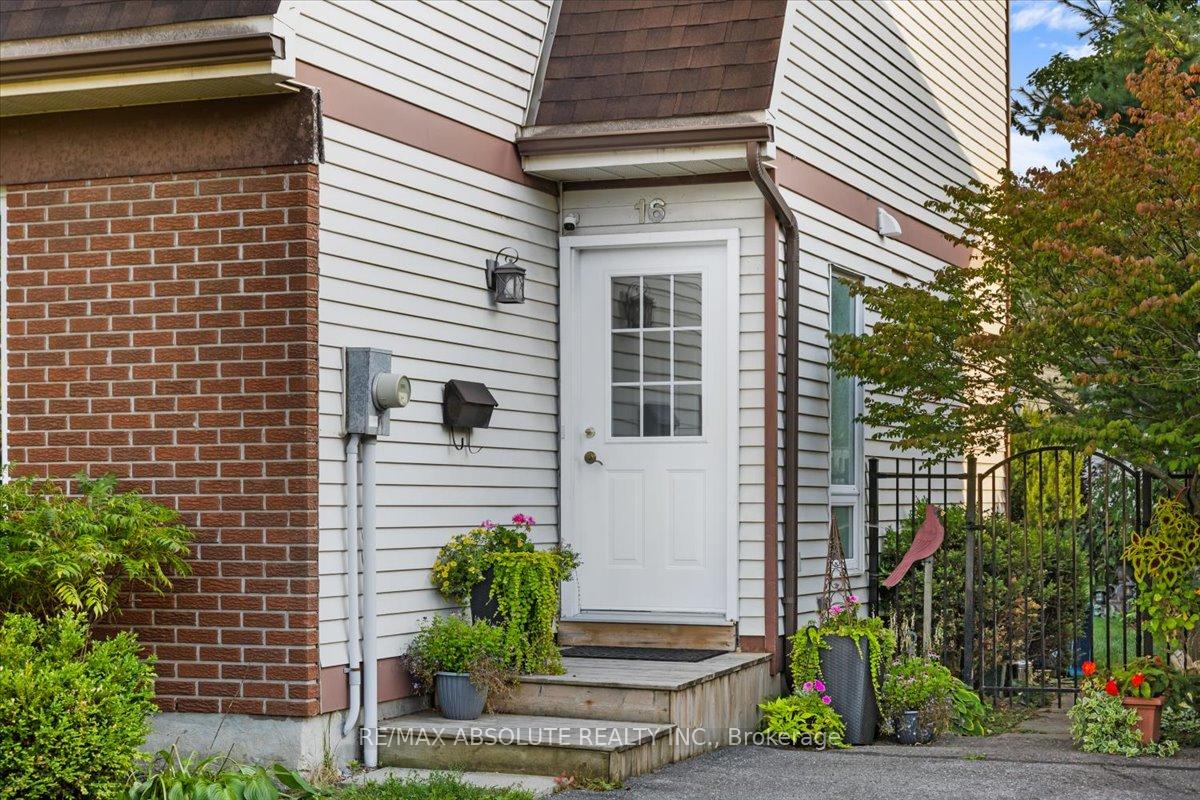 Photo 3 of 16 Melanie Crescent, Ottawa, Kanata - Glencairn/Hazeldean — HOMEH