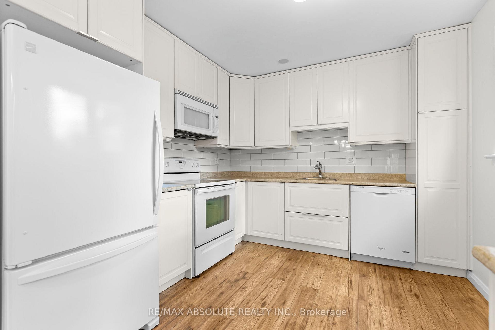 Photo 8 of 16 Melanie Crescent, Ottawa, Kanata - Glencairn/Hazeldean — HOMEH