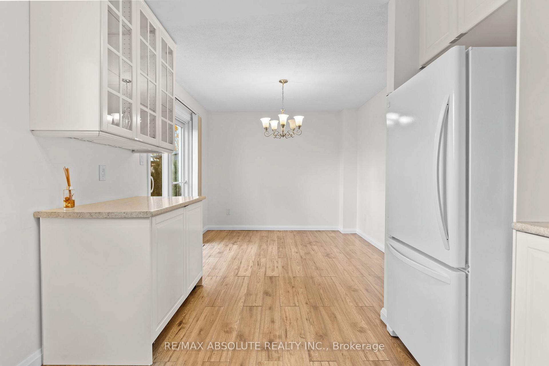 Photo 9 of 16 Melanie Crescent, Ottawa, Kanata - Glencairn/Hazeldean — HOMEH