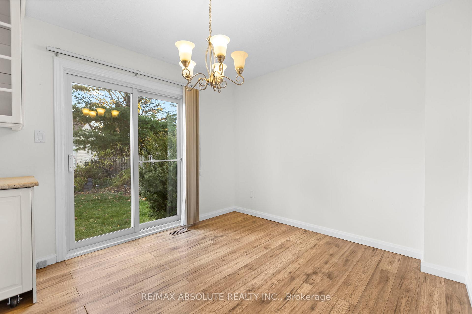Photo 10 of 16 Melanie Crescent, Ottawa, Kanata - Glencairn/Hazeldean — HOMEH