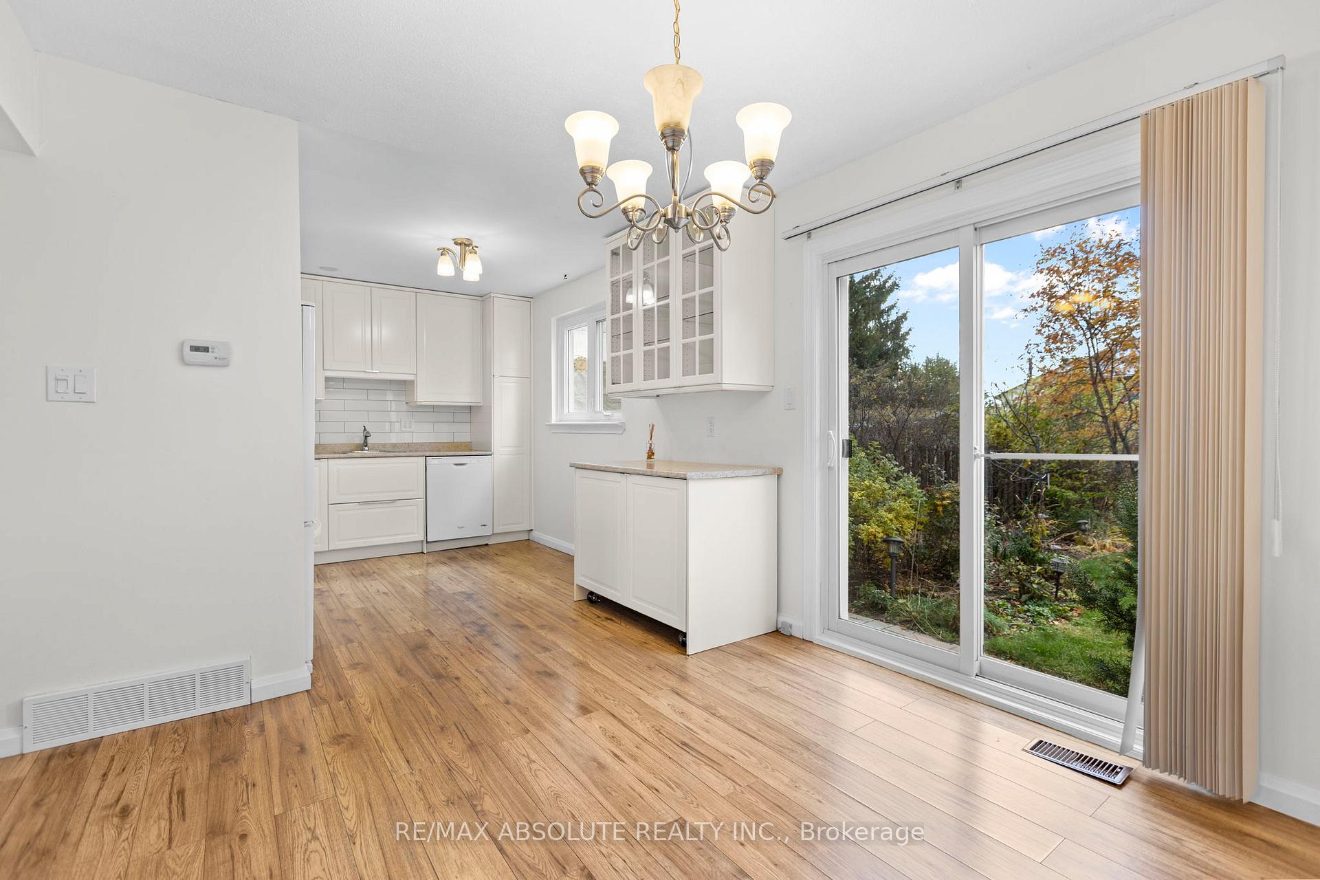 Photo 11 of 16 Melanie Crescent, Ottawa, Kanata - Glencairn/Hazeldean — HOMEH