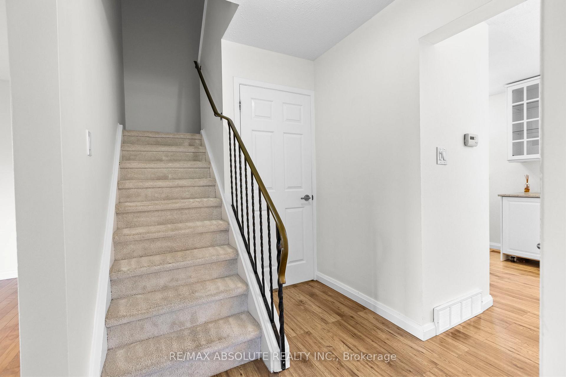 Photo 12 of 16 Melanie Crescent, Ottawa, Kanata - Glencairn/Hazeldean — HOMEH
