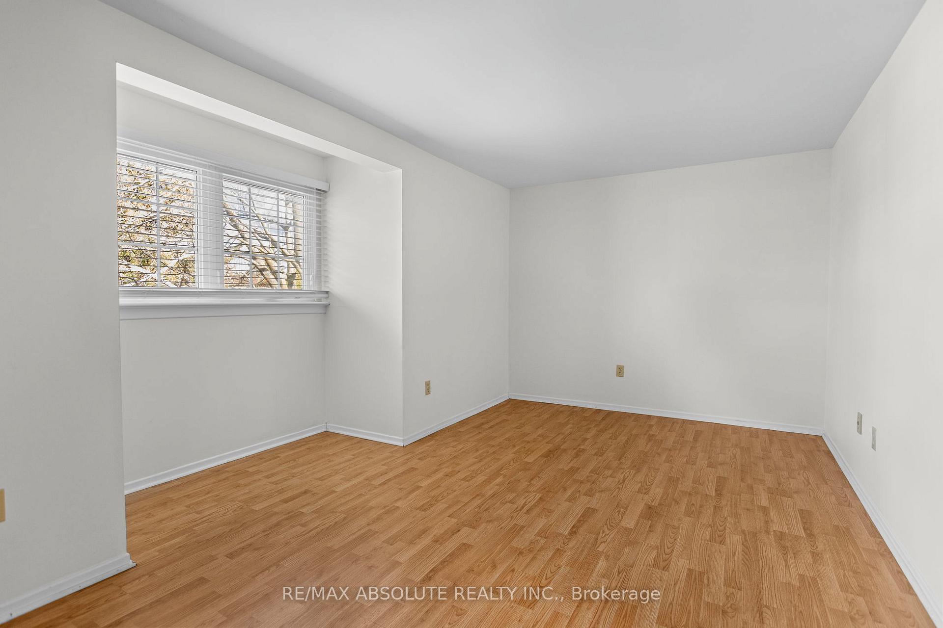 Photo 14 of 16 Melanie Crescent, Ottawa, Kanata - Glencairn/Hazeldean — HOMEH