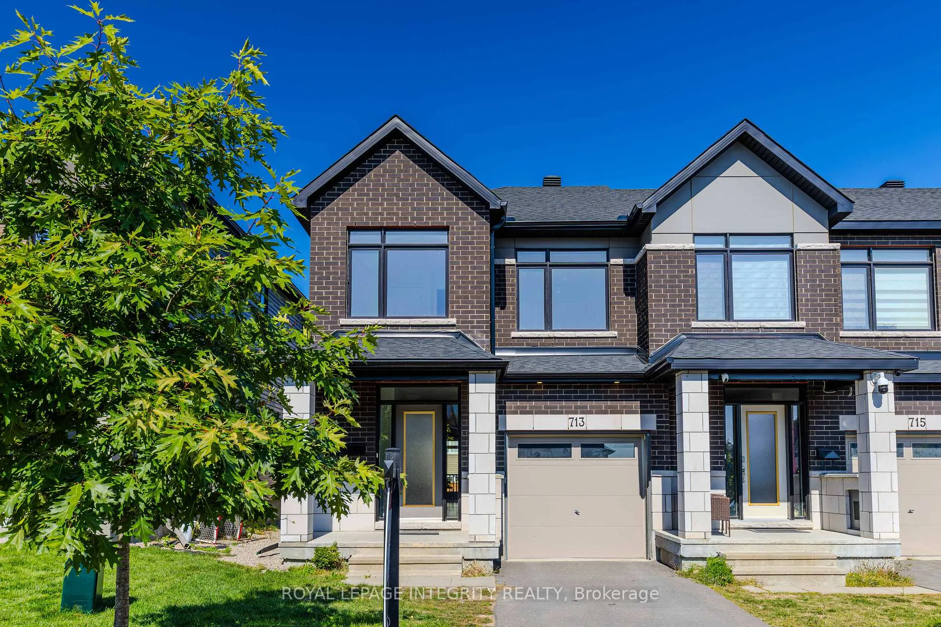 Front of 713 Teasel Way
