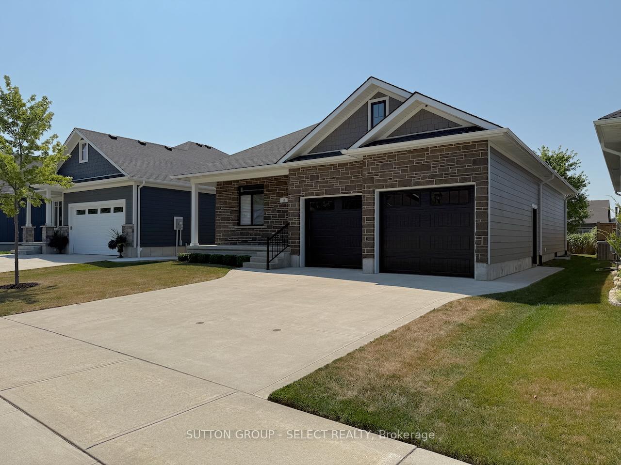 Photo 3 of 58 Deerfield Road, Lambton Shores, Grand Bend — HOMEH