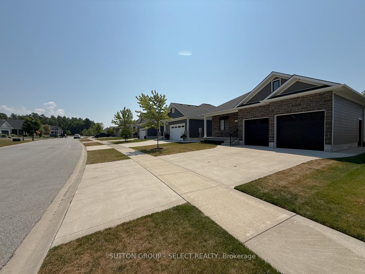 Photo 4 of 58 Deerfield Road, Lambton Shores, Grand Bend — HOMEH