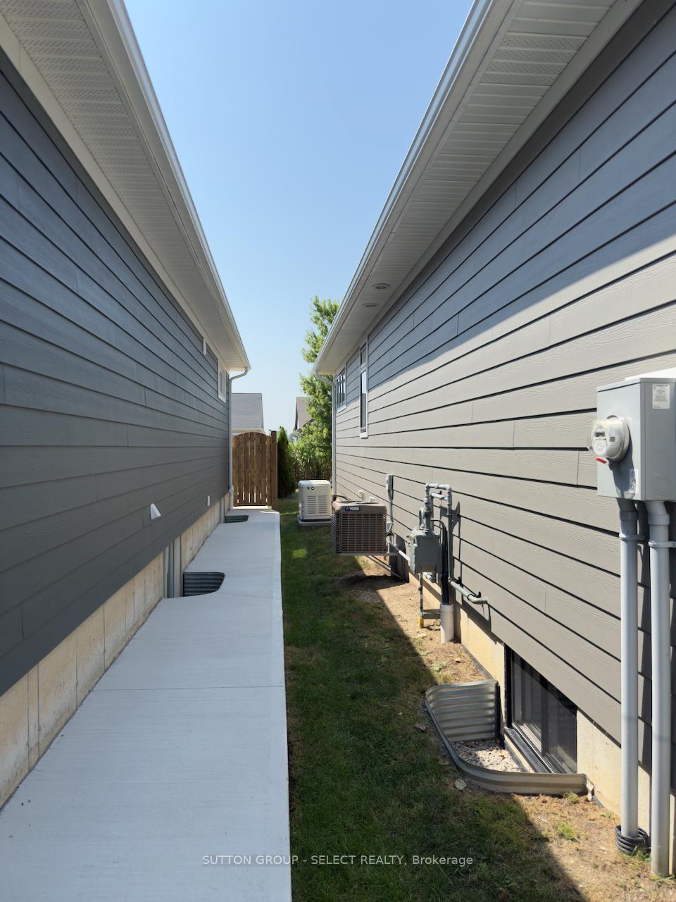Photo 5 of 58 Deerfield Road, Lambton Shores, Grand Bend — HOMEH