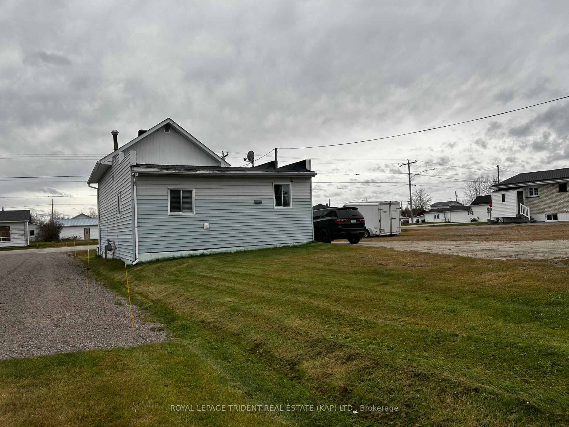 Photo 4 of 93 Leonard Avenue, Kapuskasing — HOMEH