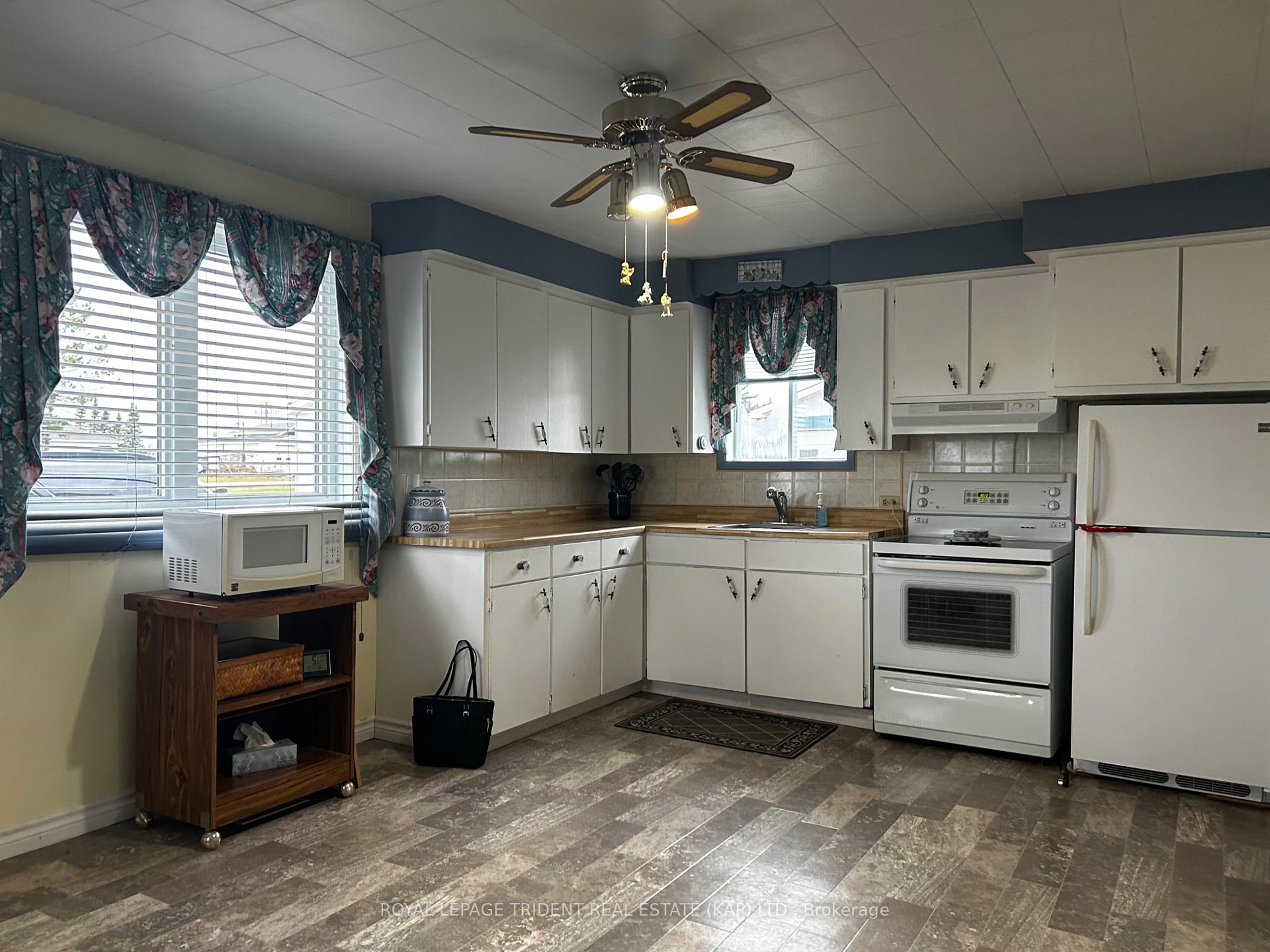 Photo 6 of 93 Leonard Avenue, Kapuskasing — HOMEH
