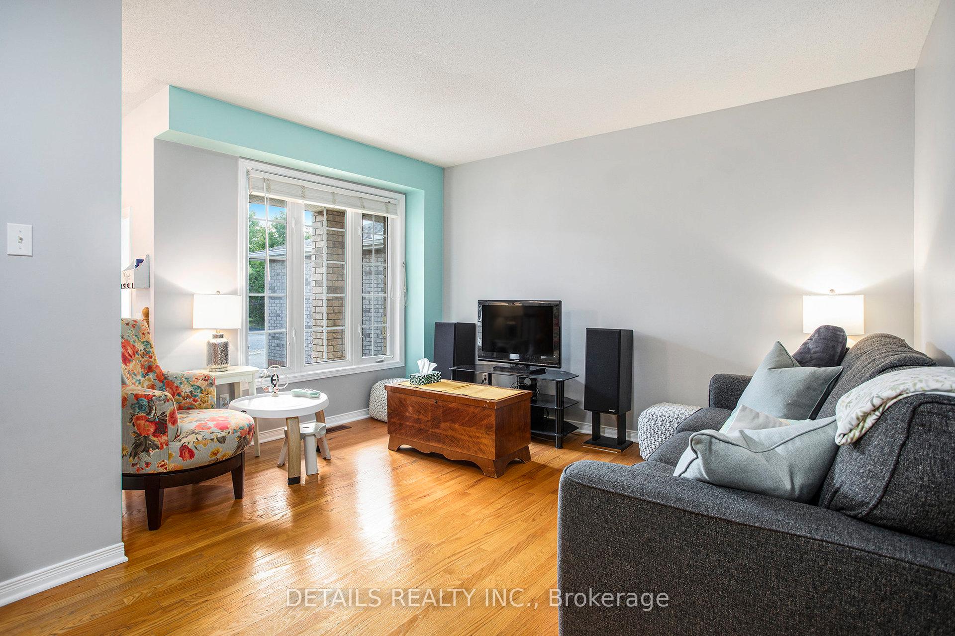 Photo 5 of 141 Duntroon Circle, Ottawa, Hunt Club Park/Greenboro — HOMEH