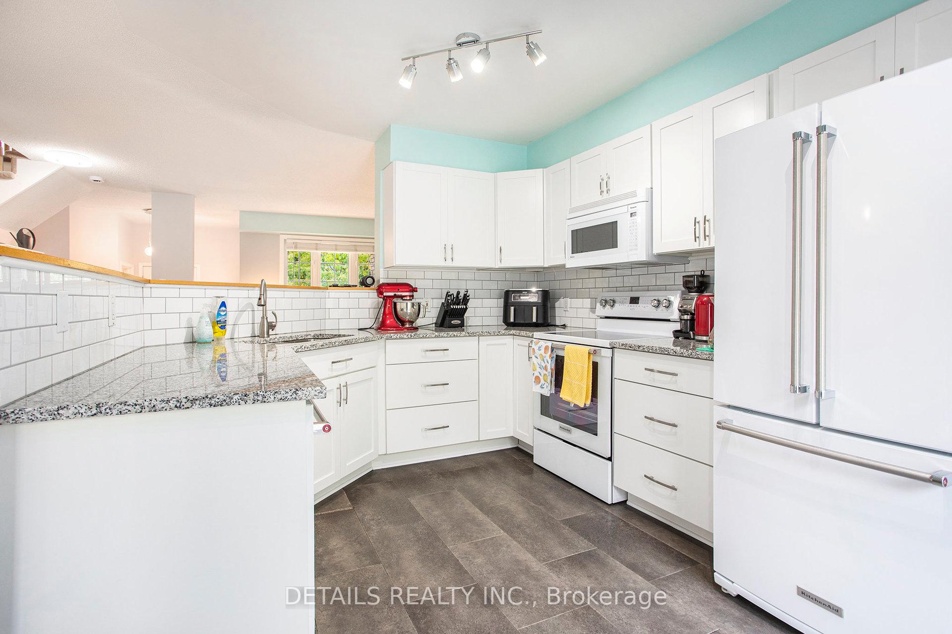 Photo 12 of 141 Duntroon Circle, Ottawa, Hunt Club Park/Greenboro — HOMEH