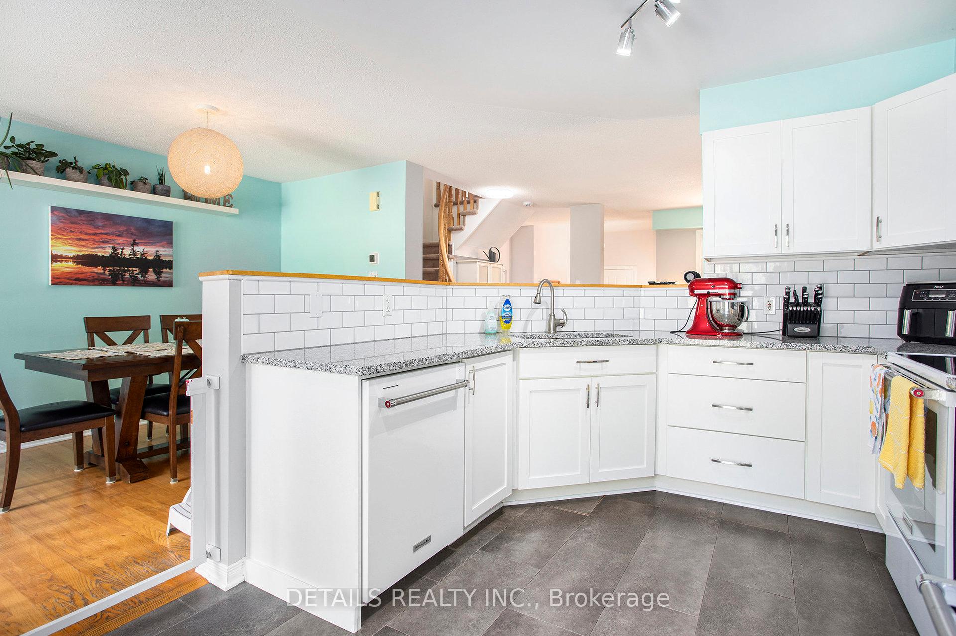 Photo 13 of 141 Duntroon Circle, Ottawa, Hunt Club Park/Greenboro — HOMEH