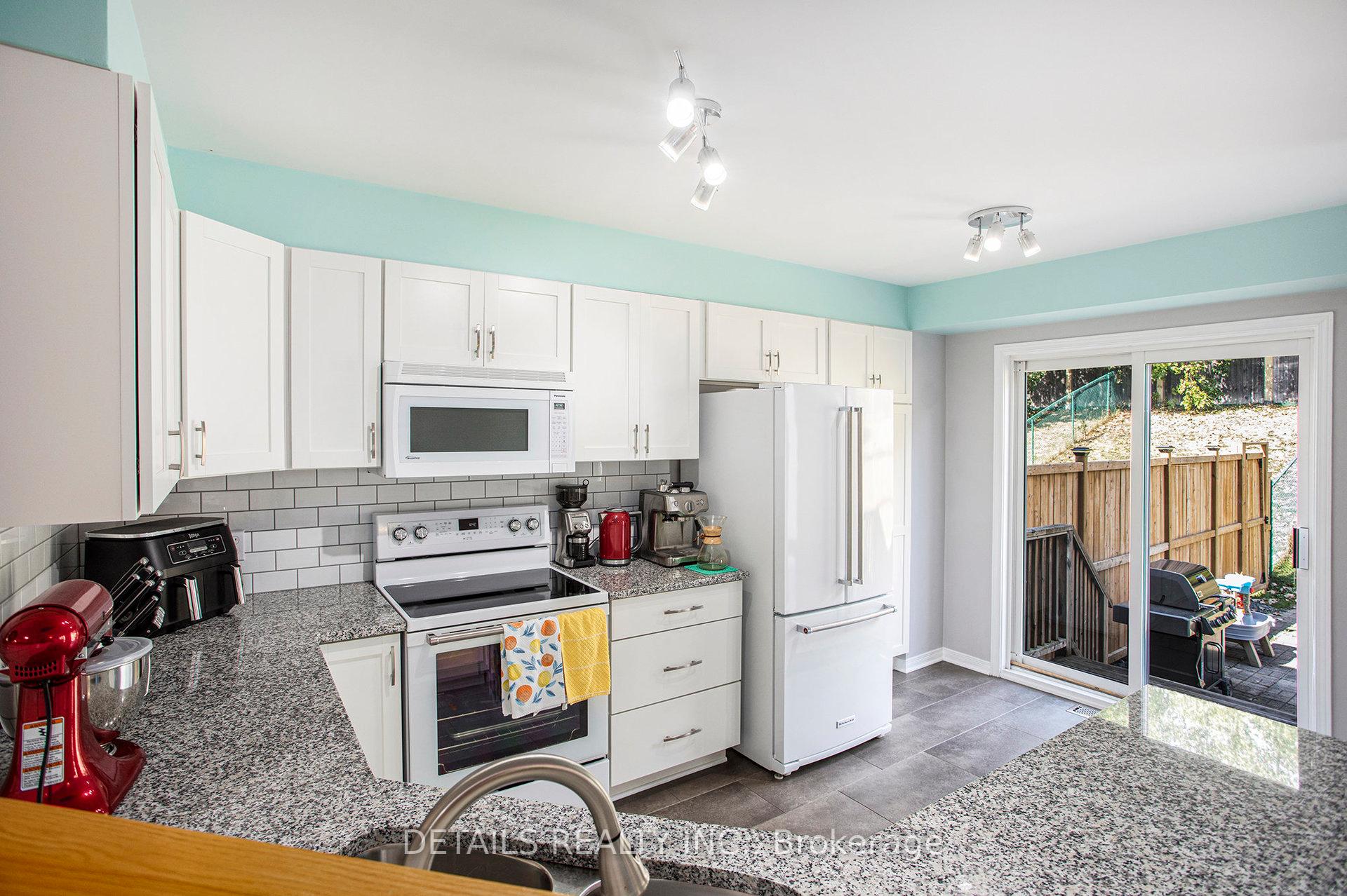 Photo 15 of 141 Duntroon Circle, Ottawa, Hunt Club Park/Greenboro — HOMEH