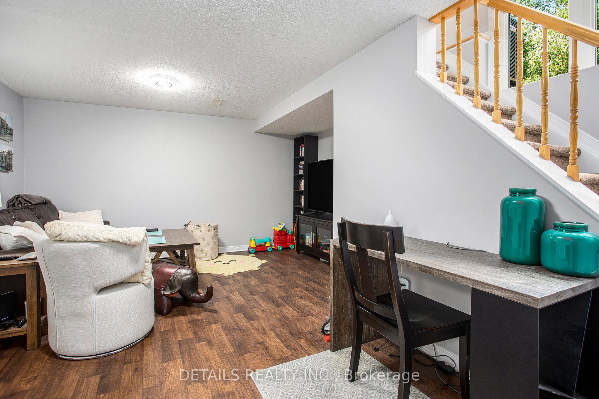 Photo 25 of 141 Duntroon Circle, Ottawa, Hunt Club Park/Greenboro — HOMEH