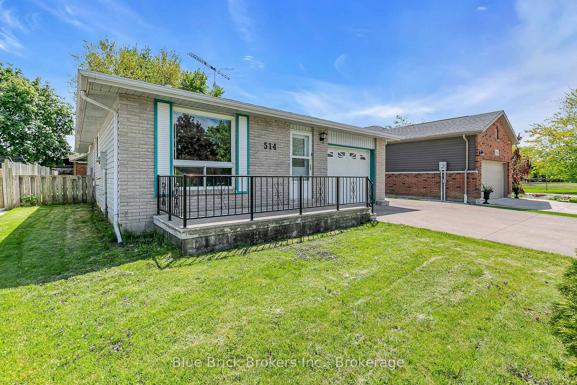 Photo 4 of 514 Desjardins Street, Lakeshore — HOMEH