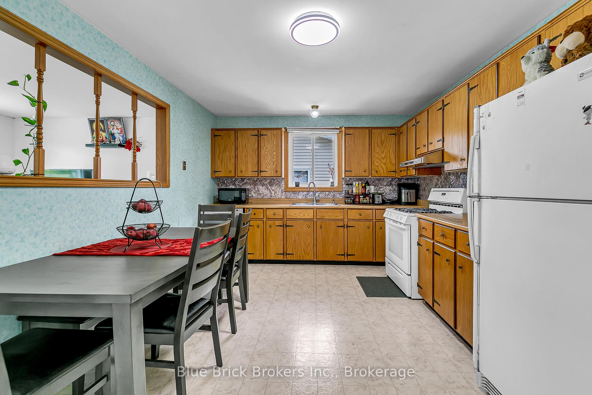 Photo 9 of 514 Desjardins Street, Lakeshore — HOMEH