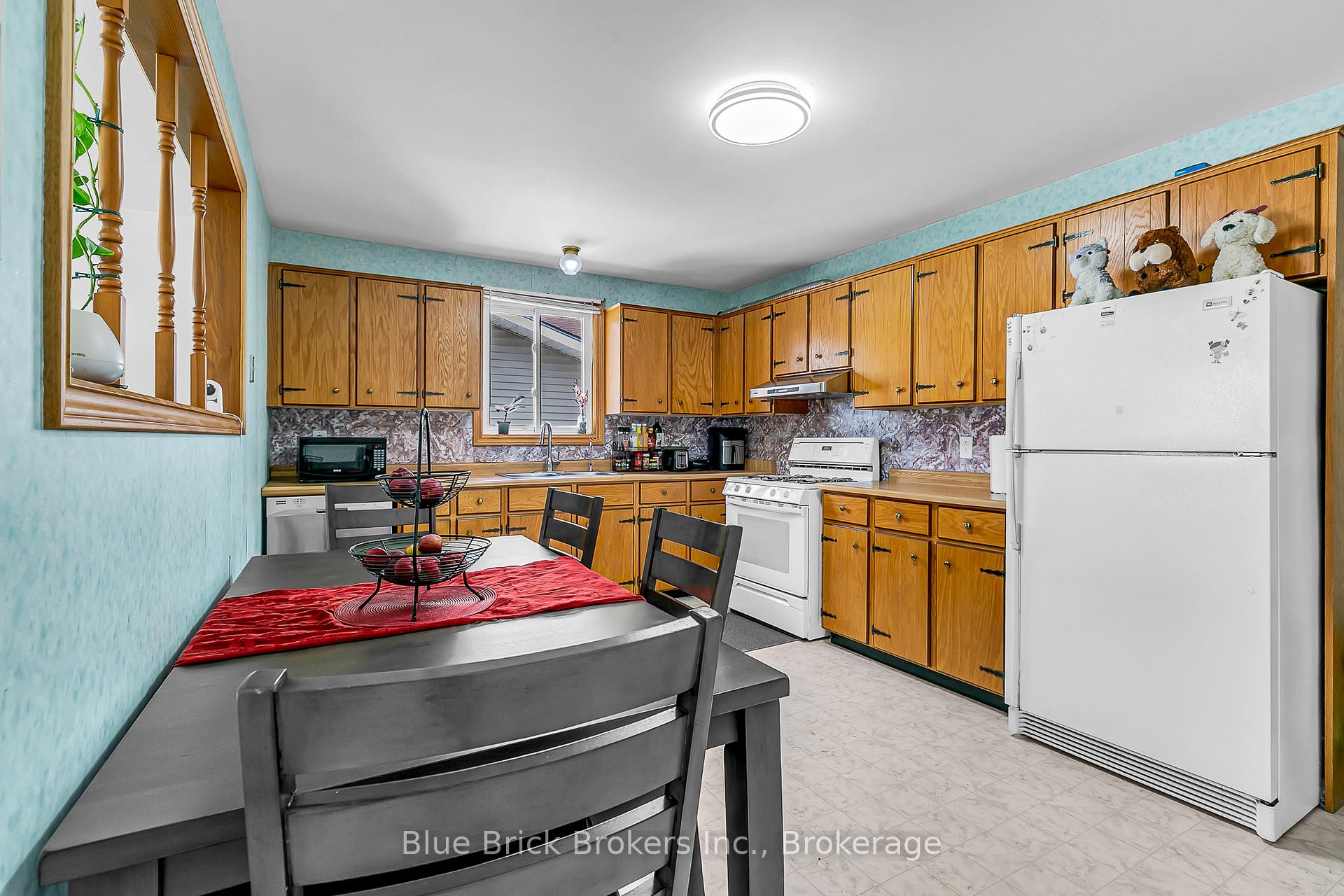 Photo 10 of 514 Desjardins Street, Lakeshore — HOMEH