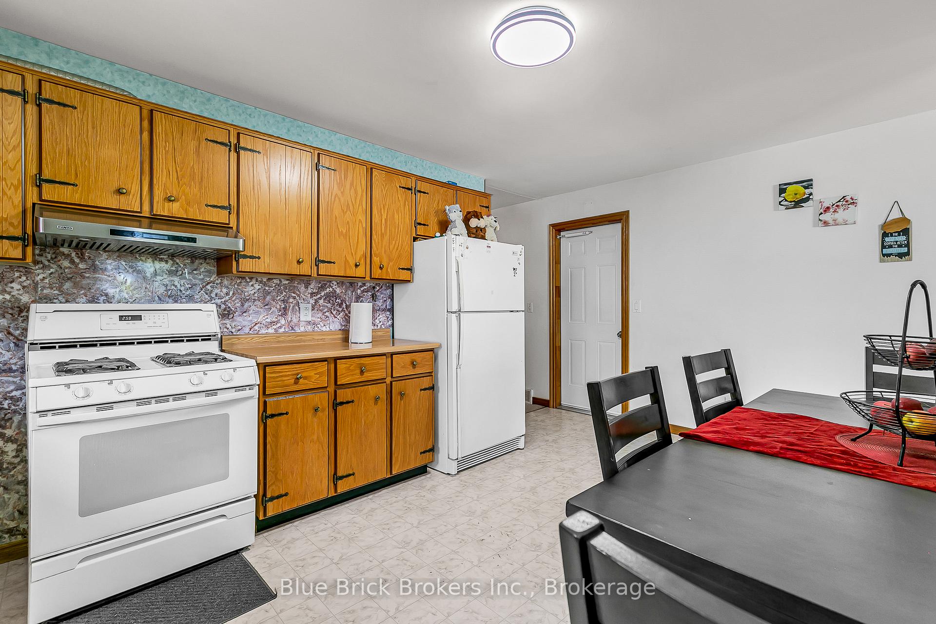 Photo 11 of 514 Desjardins Street, Lakeshore — HOMEH