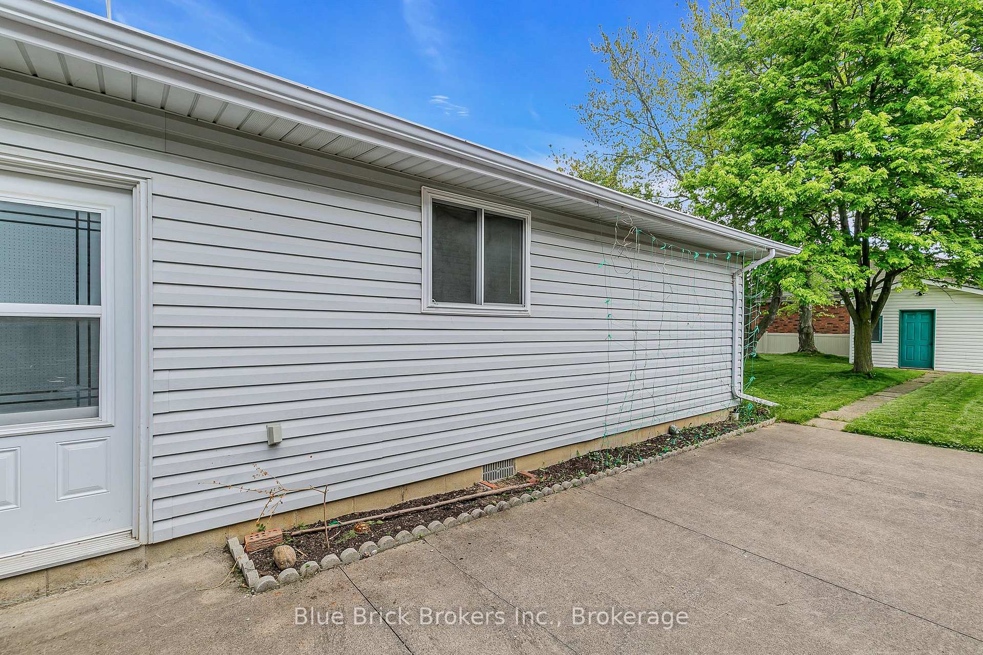 Photo 20 of 514 Desjardins Street, Lakeshore — HOMEH