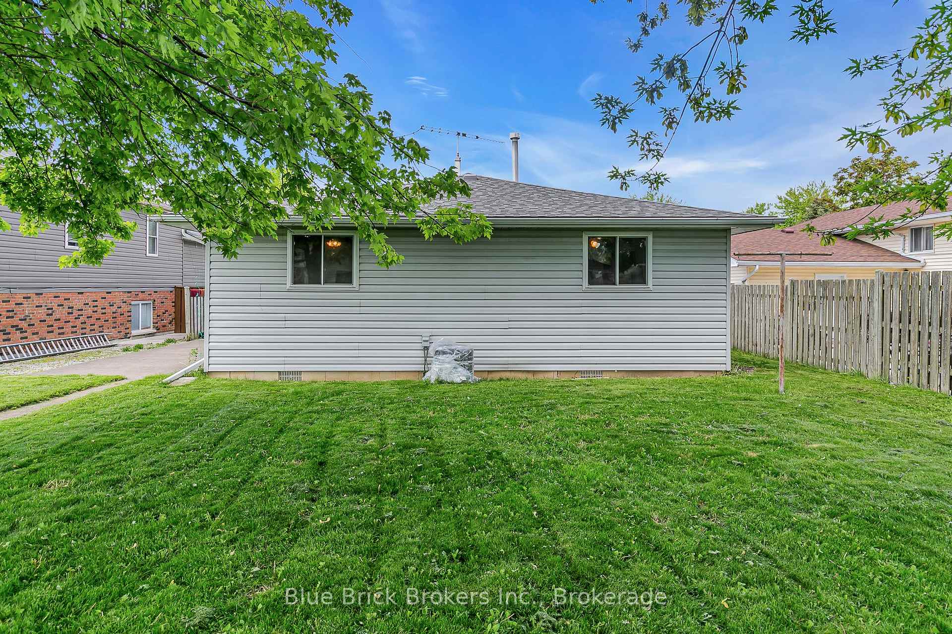 Photo 21 of 514 Desjardins Street, Lakeshore — HOMEH