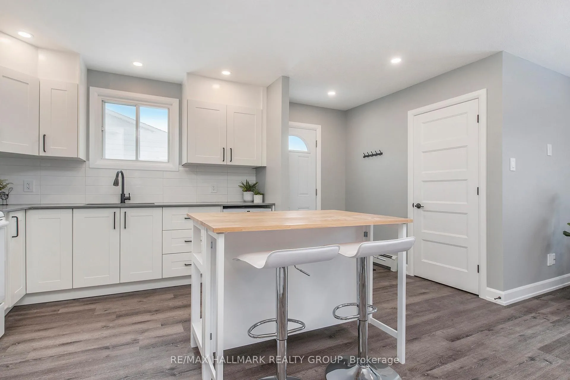 Photo 8 of 242 Castlefrank Road, Ottawa, Kanata - Glencairn/Hazeldean — HOMEH