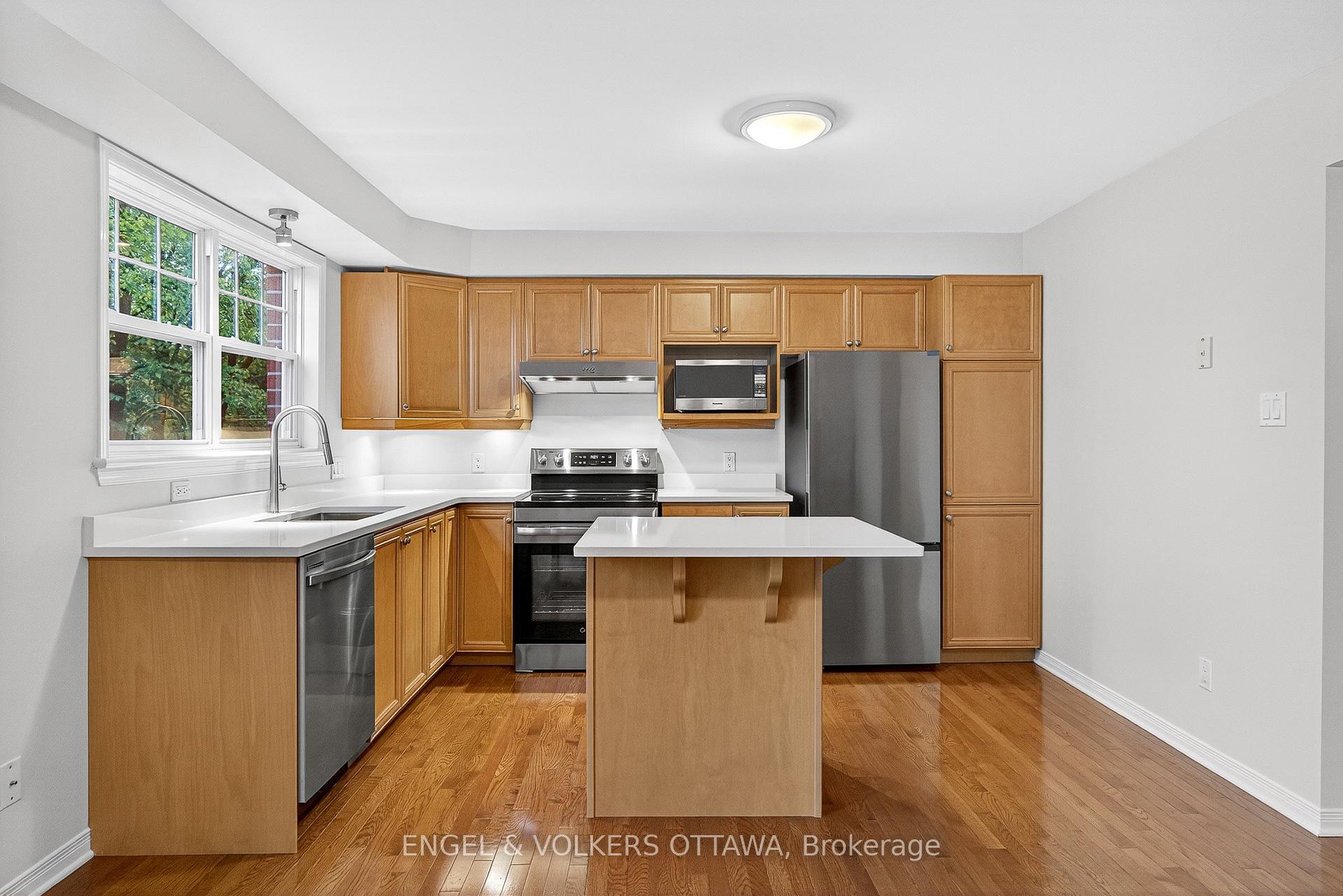 Photo 3 of 277 Mart Circle, Ottawa, Manor Park — HOMEH