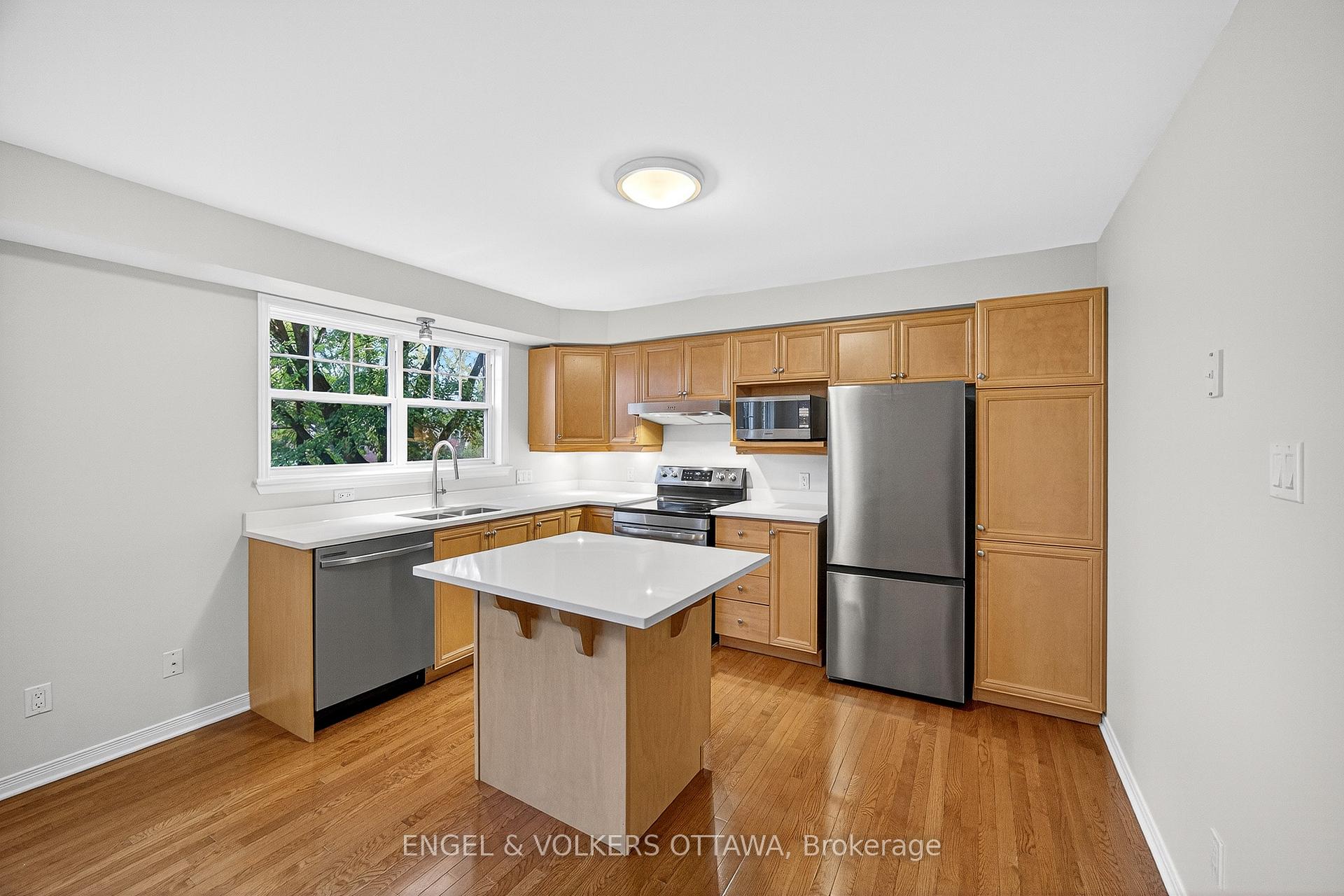 Photo 4 of 277 Mart Circle, Ottawa, Manor Park — HOMEH