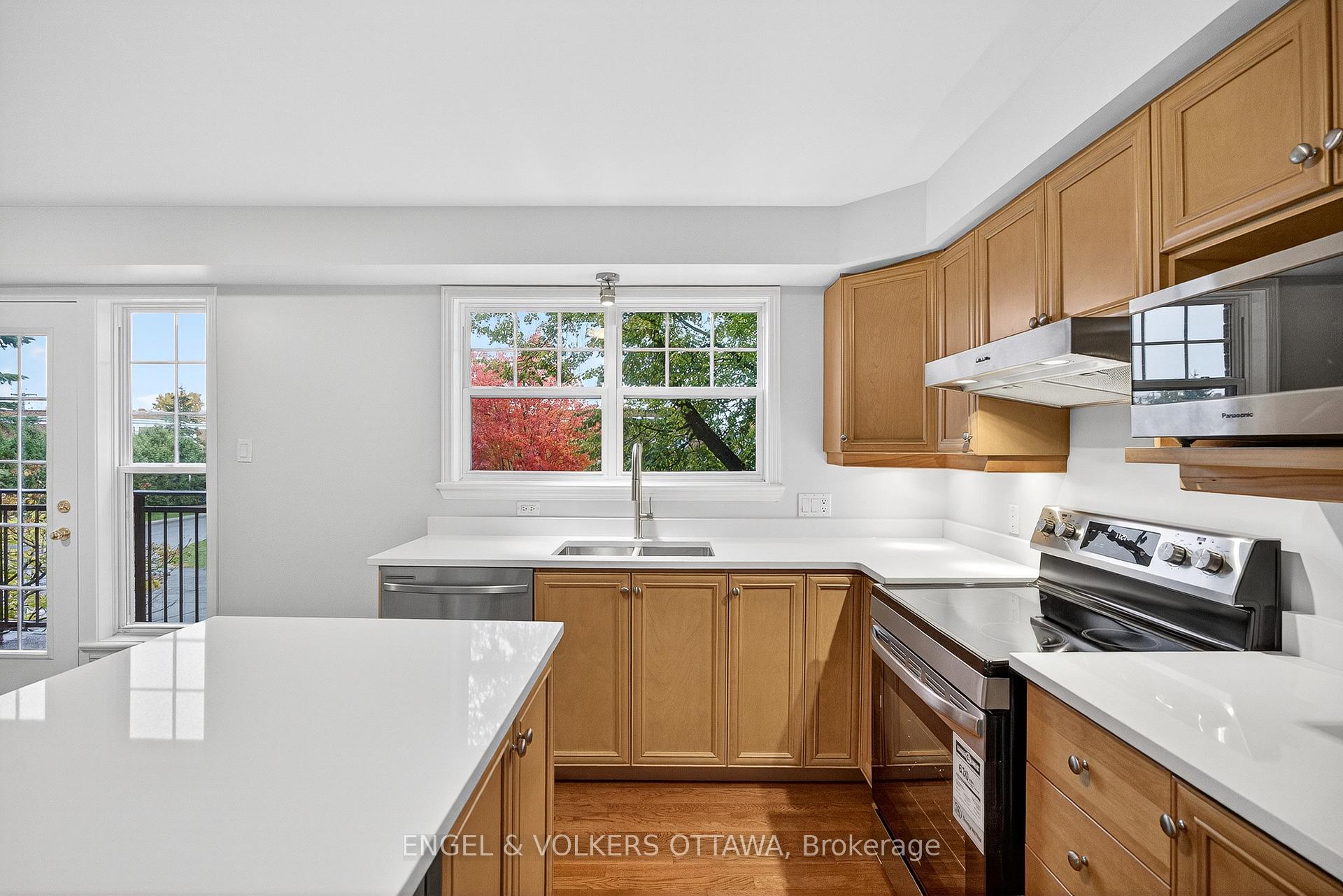 Photo 5 of 277 Mart Circle, Ottawa, Manor Park — HOMEH