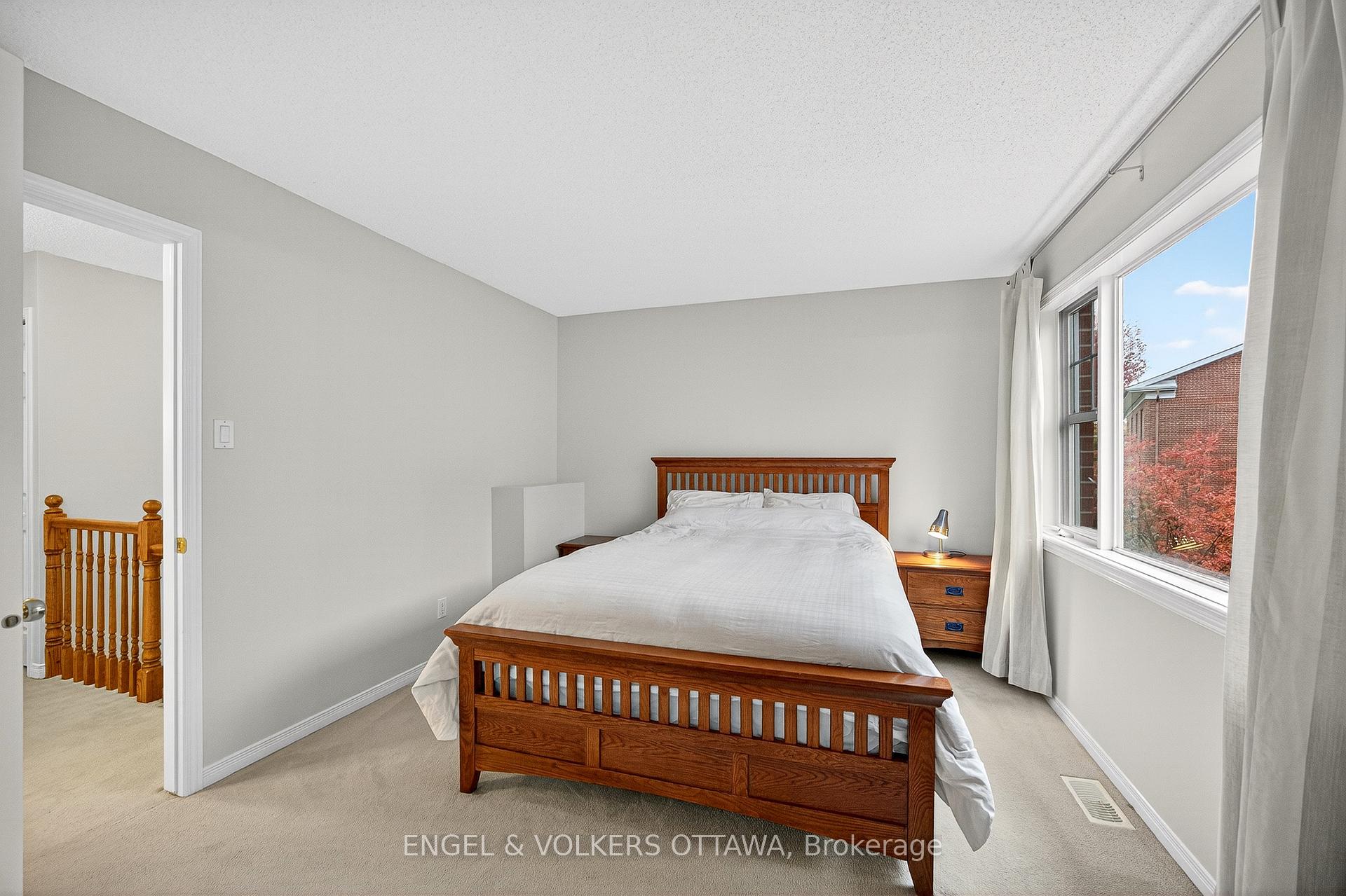 Photo 7 of 277 Mart Circle, Ottawa, Manor Park — HOMEH