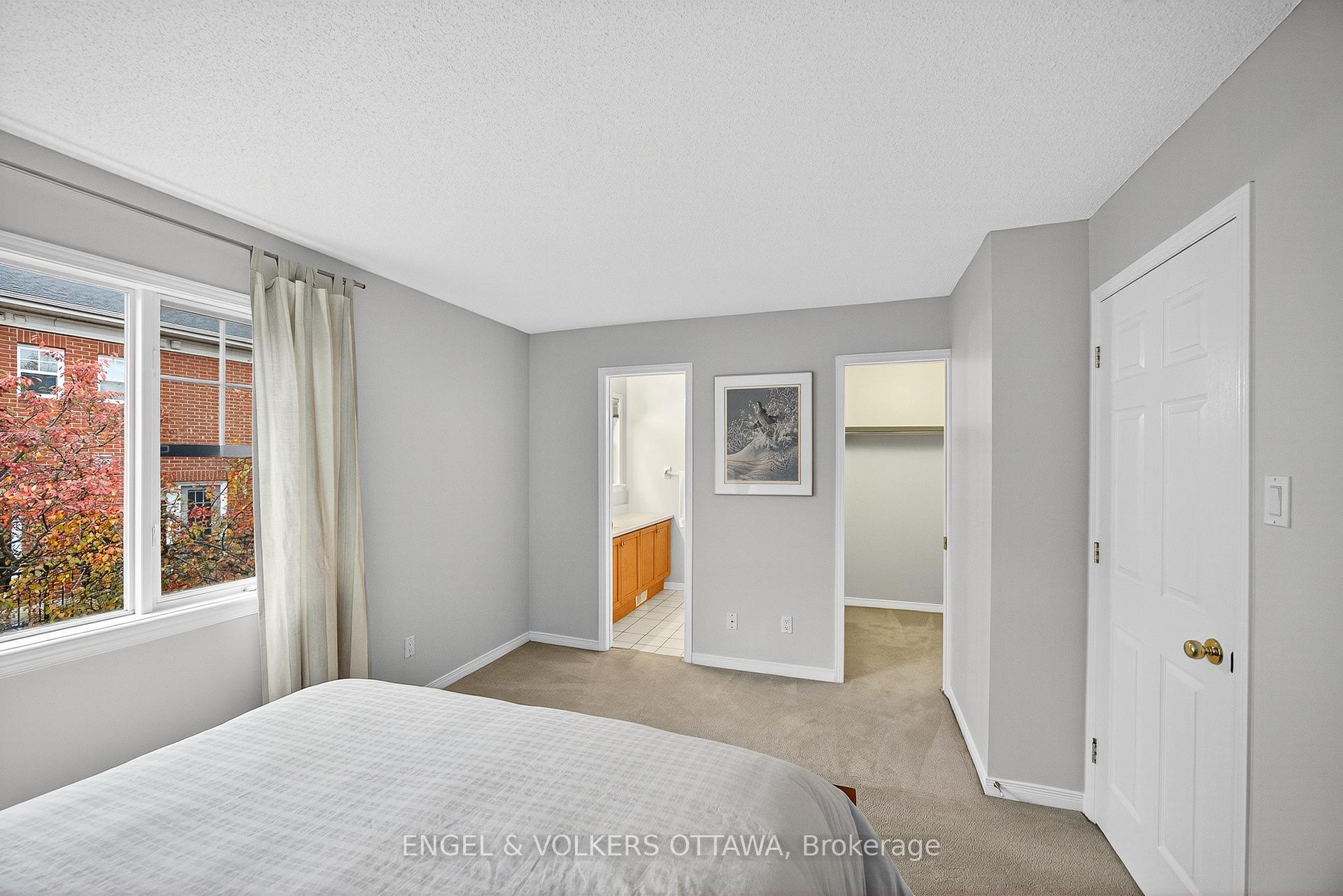 Photo 8 of 277 Mart Circle, Ottawa, Manor Park — HOMEH