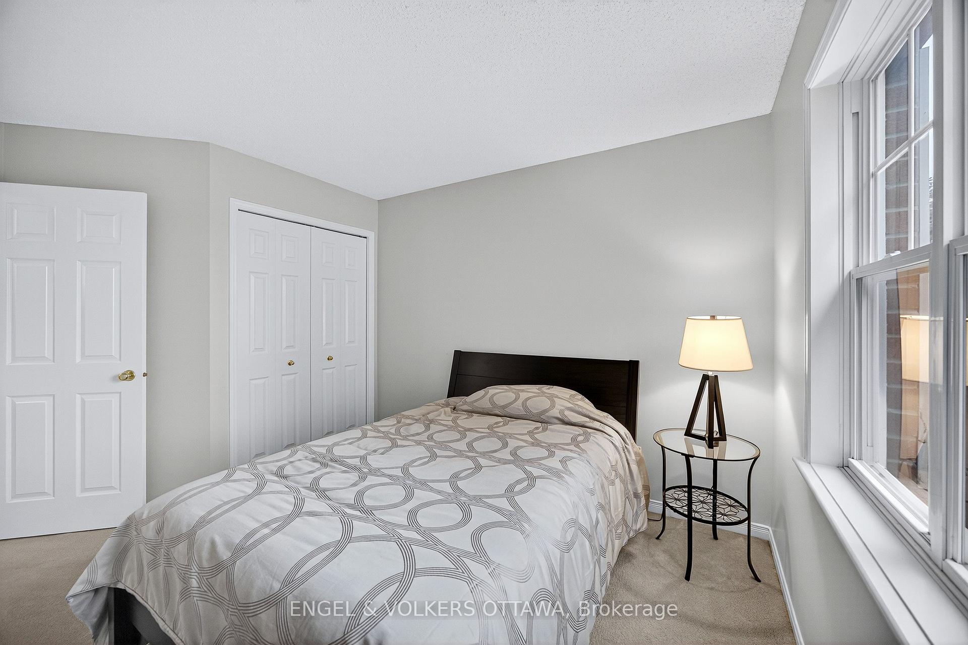 Photo 12 of 277 Mart Circle, Ottawa, Manor Park — HOMEH