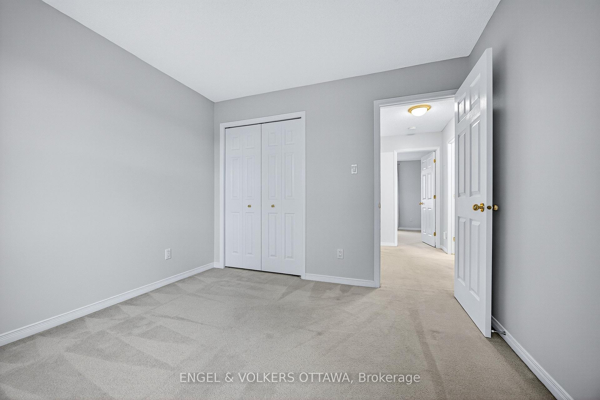 Photo 14 of 277 Mart Circle, Ottawa, Manor Park — HOMEH