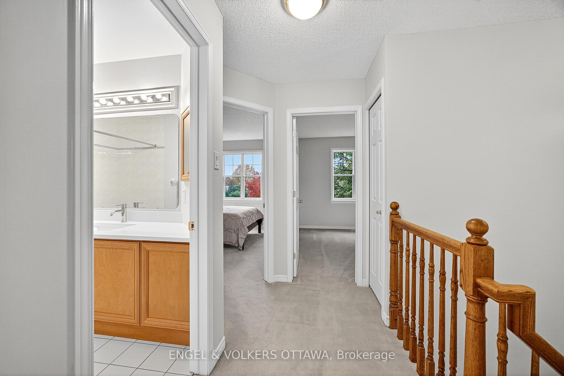 Photo 15 of 277 Mart Circle, Ottawa, Manor Park — HOMEH